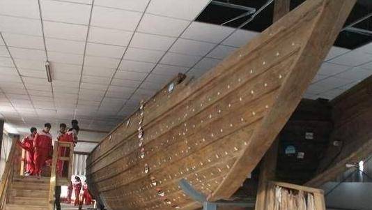 建筑工人发现古遗址，考古队到场挖出古沉船，专家：地桩偏一米就损失几个亿