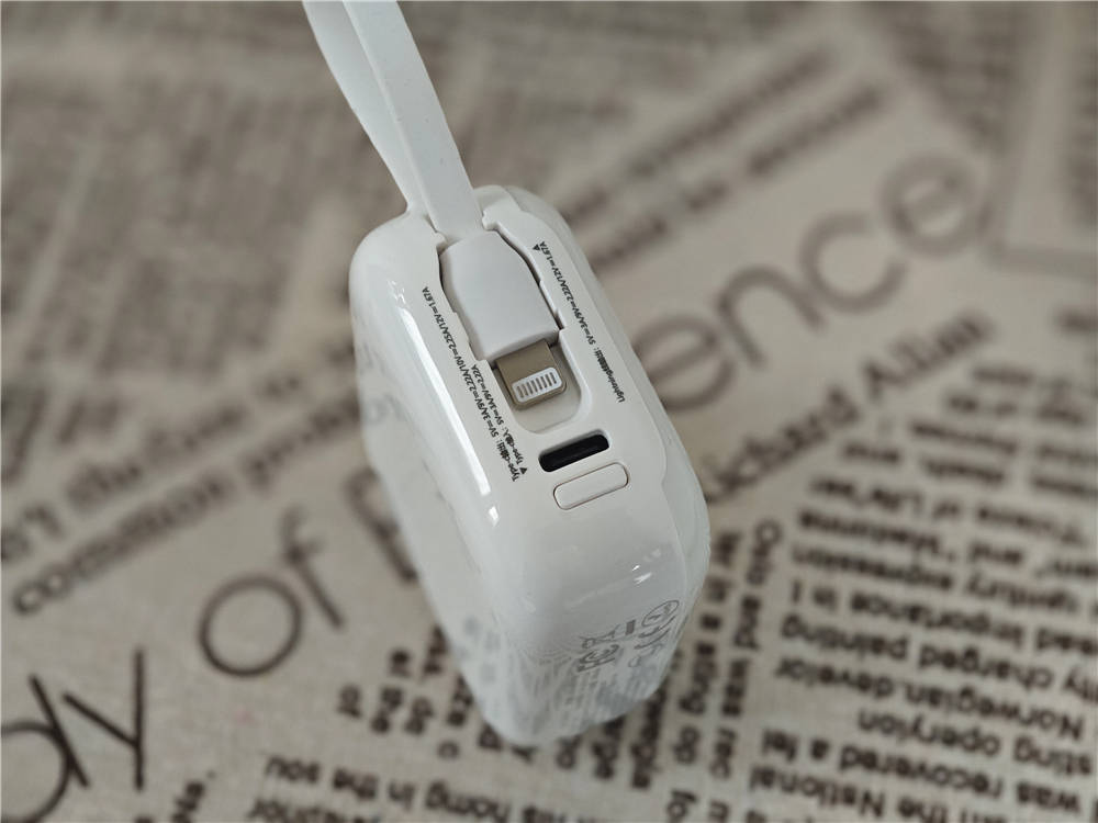 西圣PB-S半固态充电宝：自带双线，支持快充，安全耐用