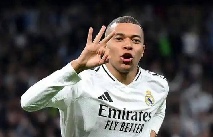 31场狂轰38球！姆巴佩称霸足坛，梅西后首人转身剑指金球奖