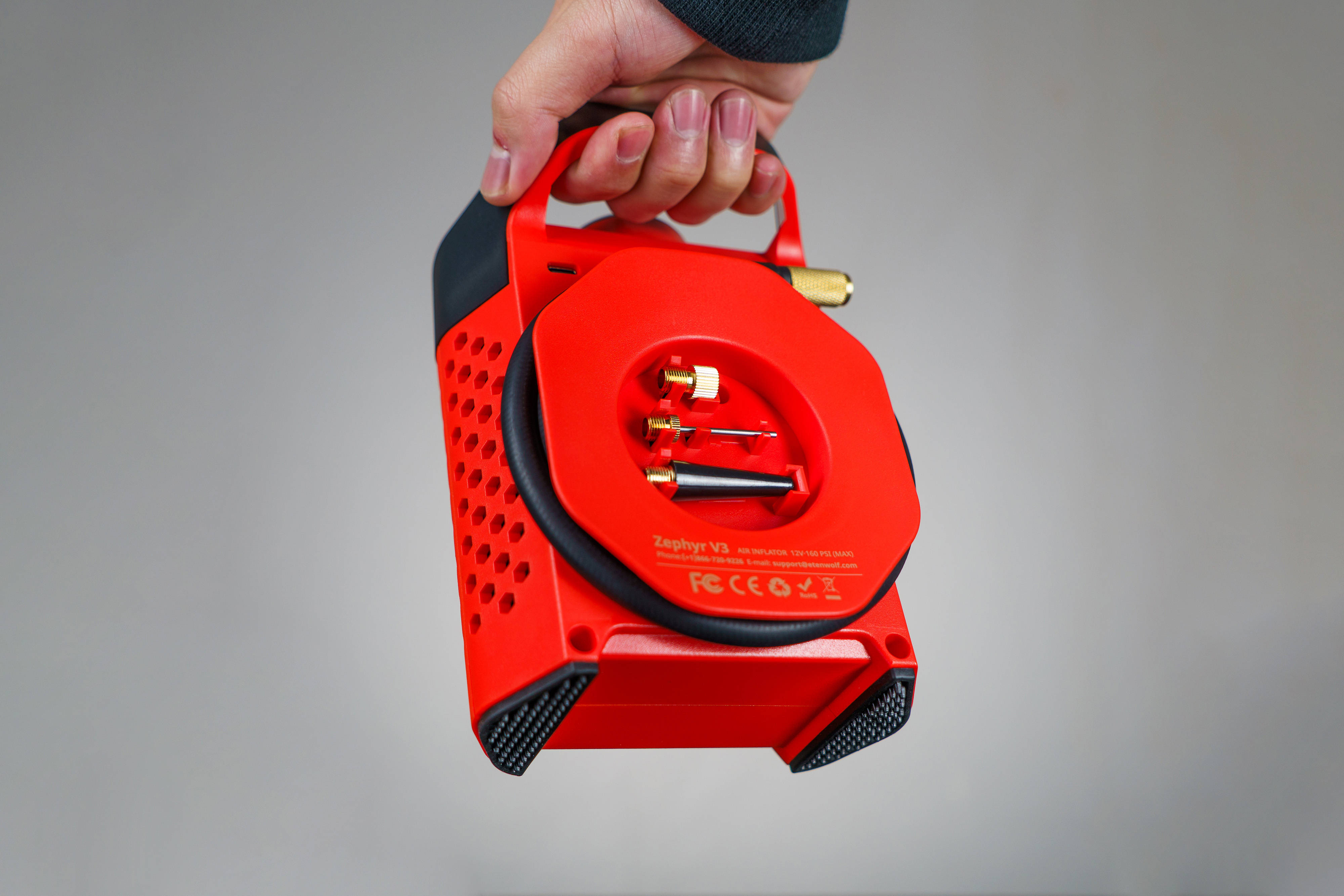 有线的性能、无线的便携！这款“既要又要”的毅狼V3旋风车载充气泵了解一下