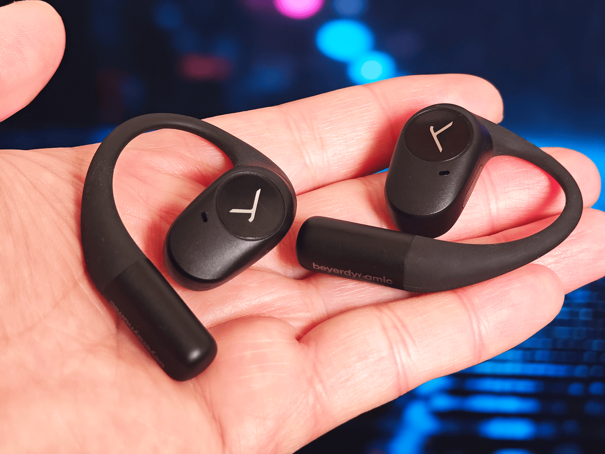 开放式耳挂旗舰——拜雅阿米罗200实测：佩戴舒适、音质超给力！