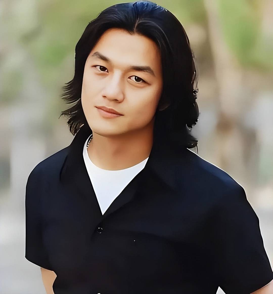 王菲背后的三个男人窦唯成了仙谢霆锋成了神李亚鹏成了佛