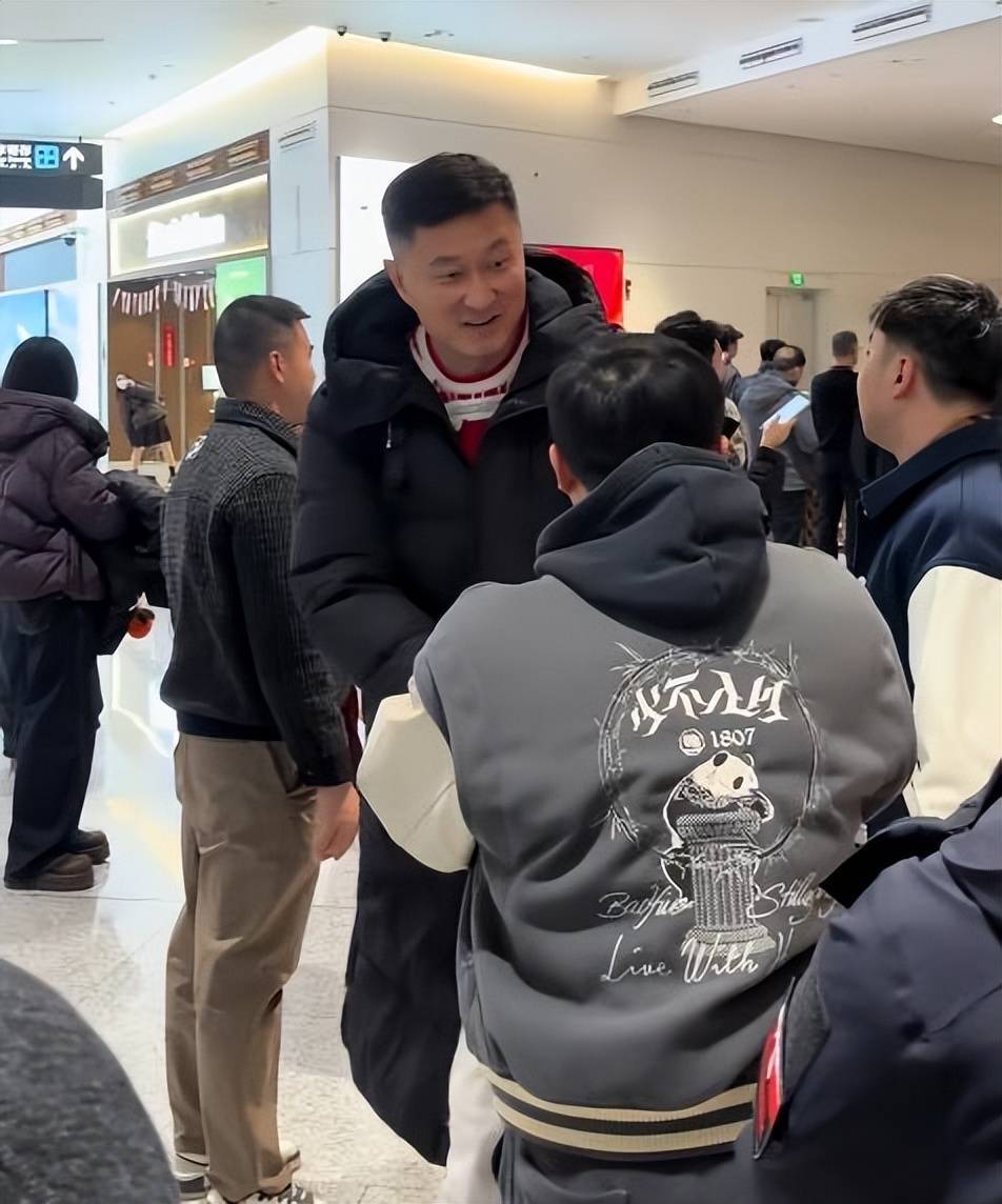 官宣NBA总冠军中锋加盟！杜锋回新疆过年，赵继伟和娇妻春节晒照