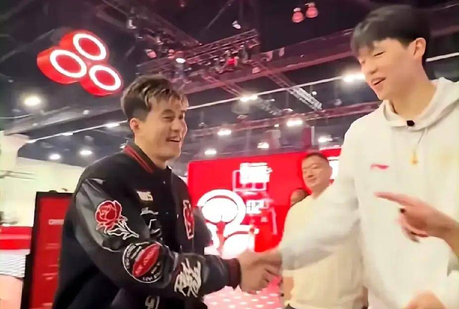 新秀赛首投三分空心入网！杨瀚森与郭艾伦玩“破产赛”，或迎状态回升