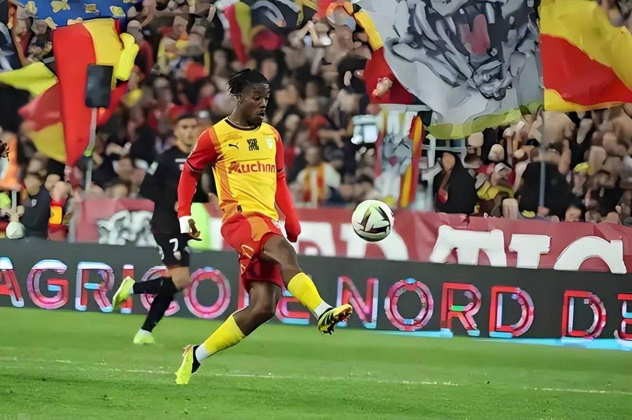 喜讯！五大联赛新归化国脚中卫官宣确认下个月将进邵佳一国足，值得期待