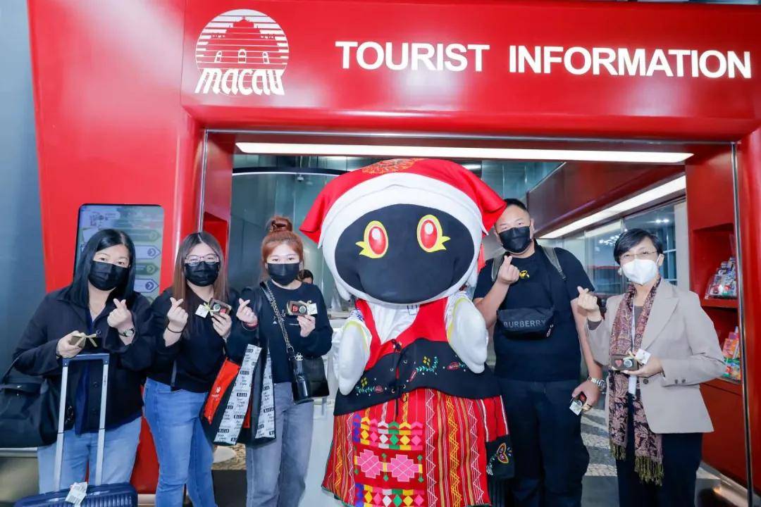 春节祈福的年轻人，把AI财神送上热搜