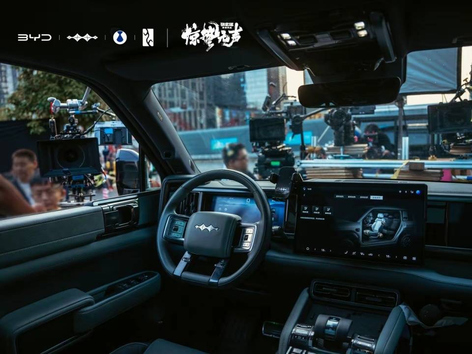 《惊蛰无声》里的“无言战友”，原来也是现实中的守护者！