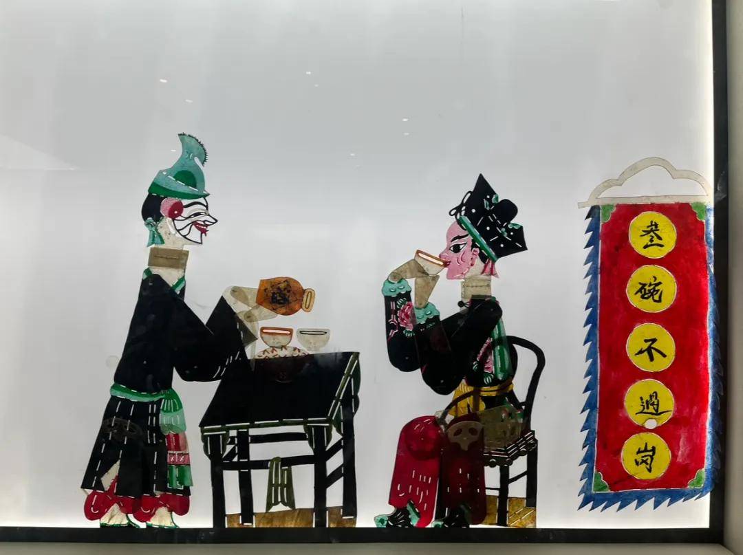 秦岚、李沁爱上同一件衣，热依扎、薛凯琪戴了同一朵花