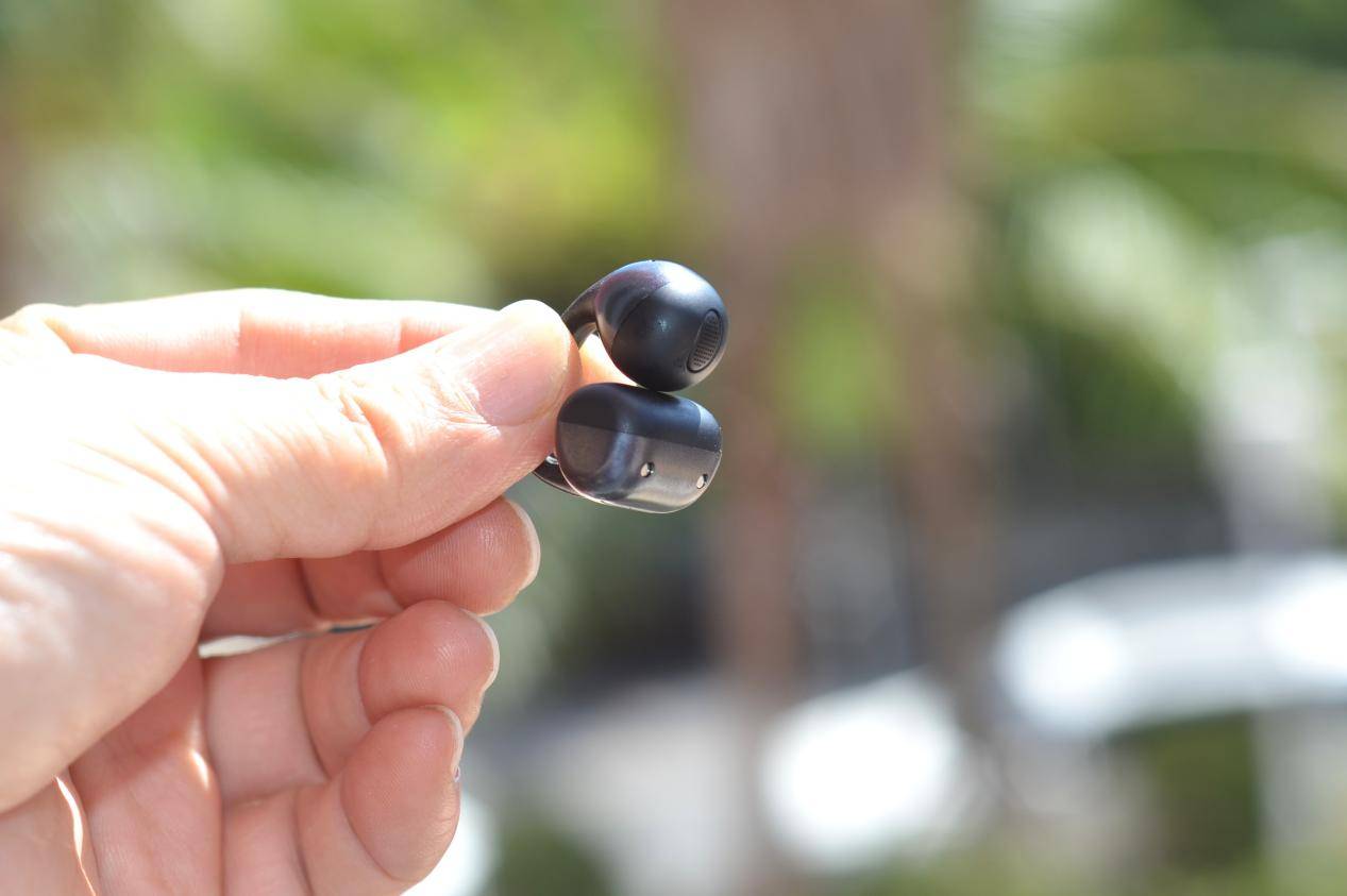 哈趣不仅仅是投影仪,还有自带AI功能的哈趣Ace1耳夹式耳机