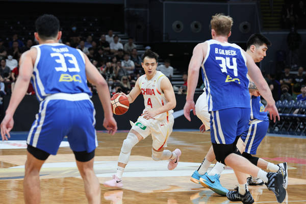 超远三分扭转乾坤！赵继伟：男篮空前团结、空前血性