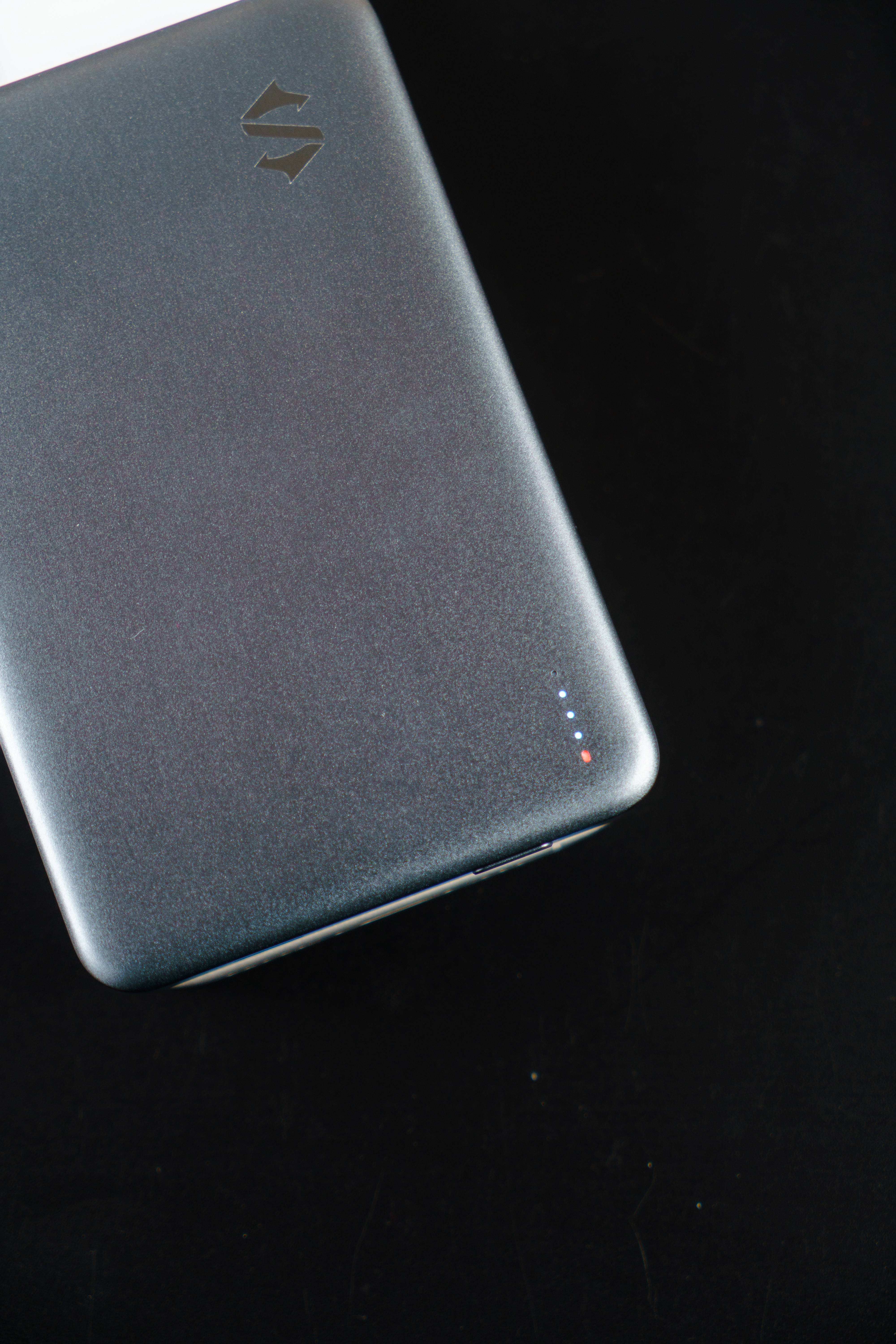 真15W无线快充的黑鲨刀锋3自带线磁吸充电宝体验分享