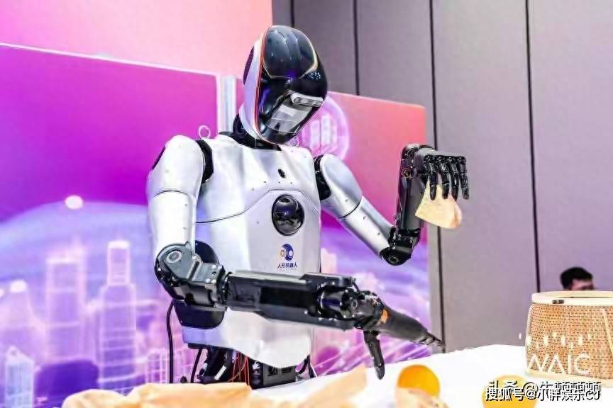 小米机器人上岗实习打螺丝，从舞台到工厂：机器人时代，真的来了