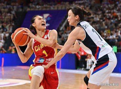 0.2秒神迹！巴西女篮马丁斯Logo三分绝平，中国女篮加时惊魂险胜，3月6日，两队还将在同一块场地上进行第二场热身赛