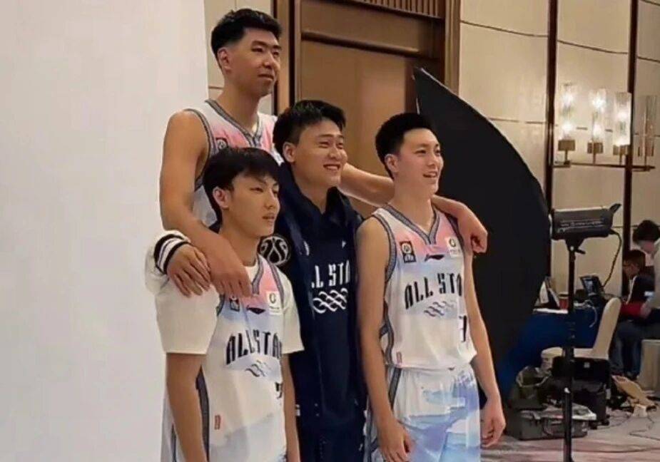 CBA全明星花絮欢乐多！广东黑白高矮重聚，徐杰怒吼张镇麟，胡明轩模仿杜锋