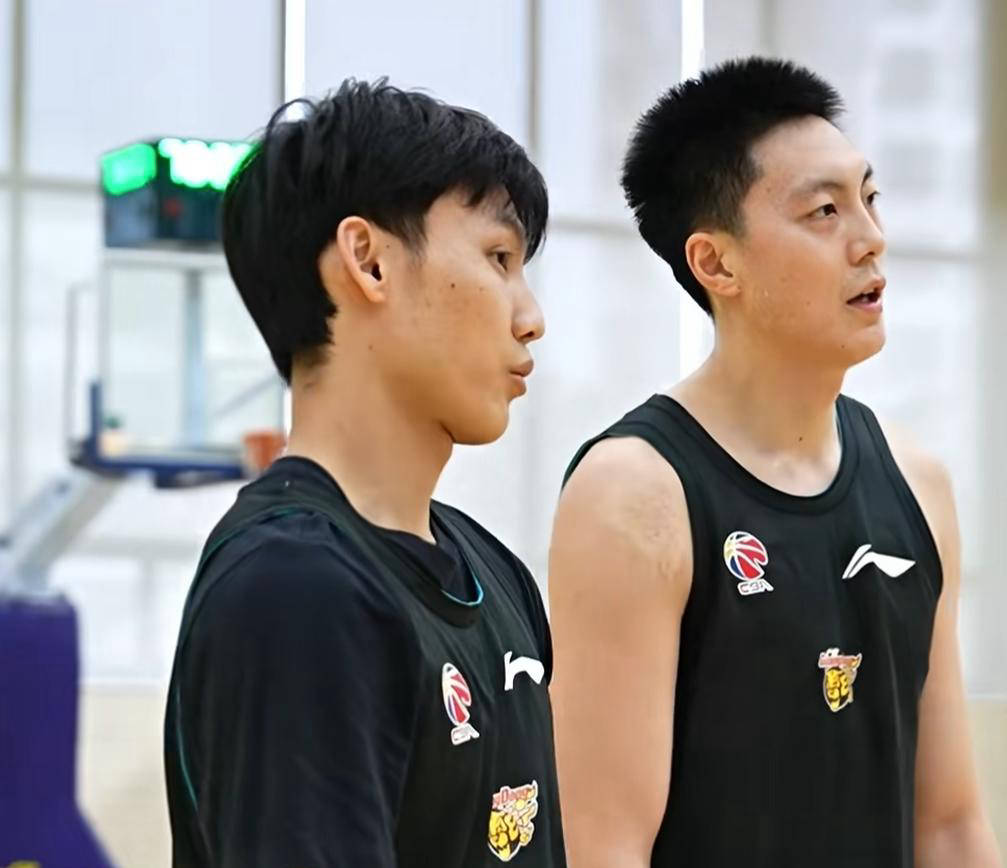 广东队官宣启动对抗训练，胡明轩徐杰伤势恢复良好，麦考尔崔永熙状态火热