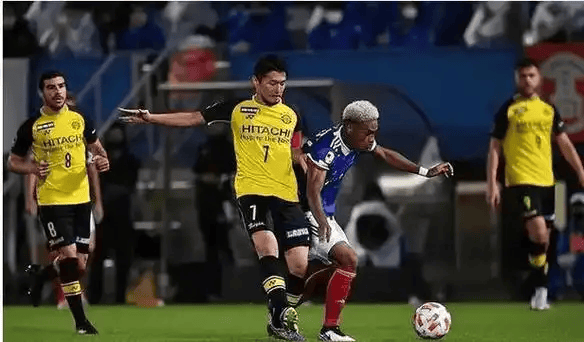 欧冠1/8决赛阿森纳对阵勒沃库森，双方实力悬殊，焦点战悬念十足。