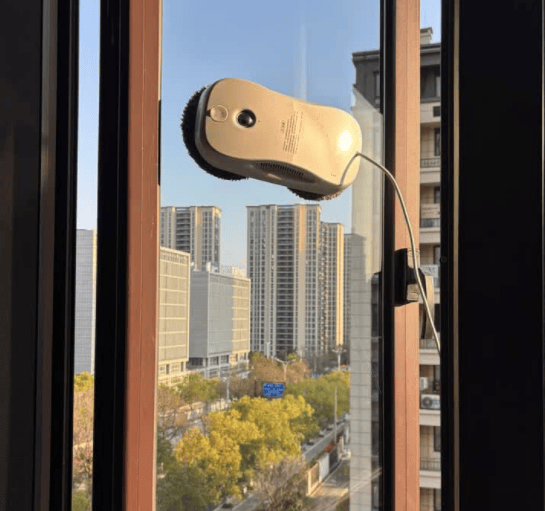 擦窗机器人会把玻璃刮花吗？家用擦窗机器人哪款好？十大公认最好的擦窗器排名