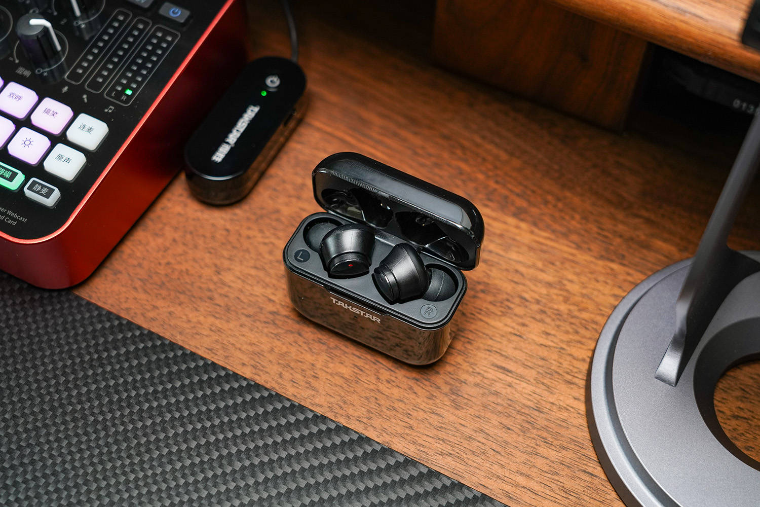 监听耳机怎么选？ 无线传输一拖多直播必备，得胜WPM-420评测分享