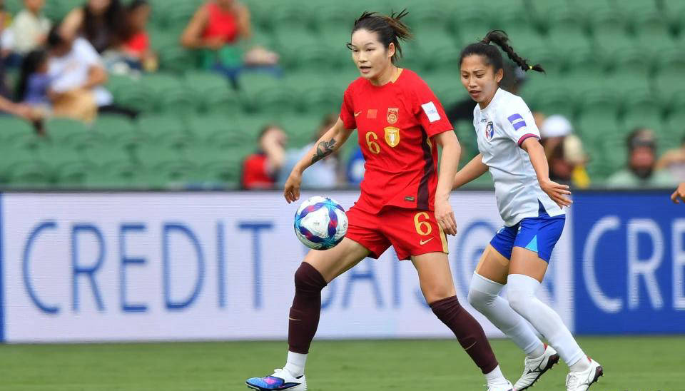 中国女足艰难挺进！媒体激辩：卫冕梦碎，米帅成众矢之的