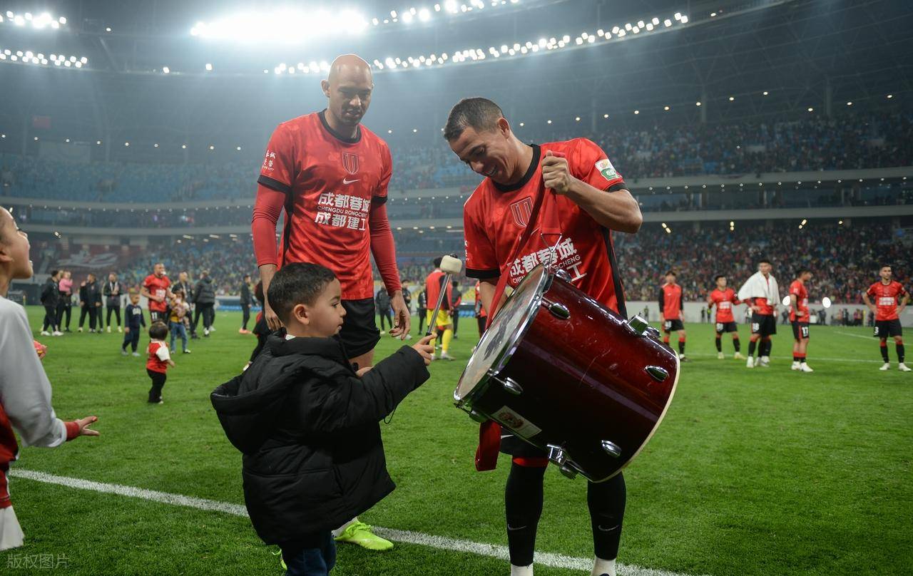 足协还在等什么？国足潜在归化大牌两场比赛1球1助攻，已会唱国歌