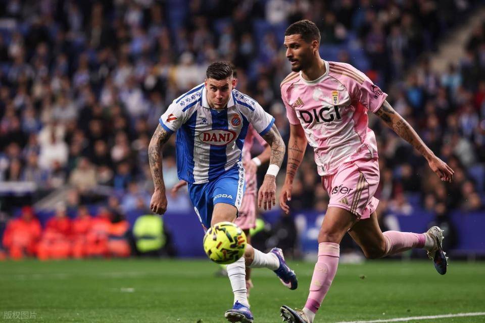 2-1,22岁巴萨旧将破门,助西甲第18逆转西甲第7,一夜逃离降级区