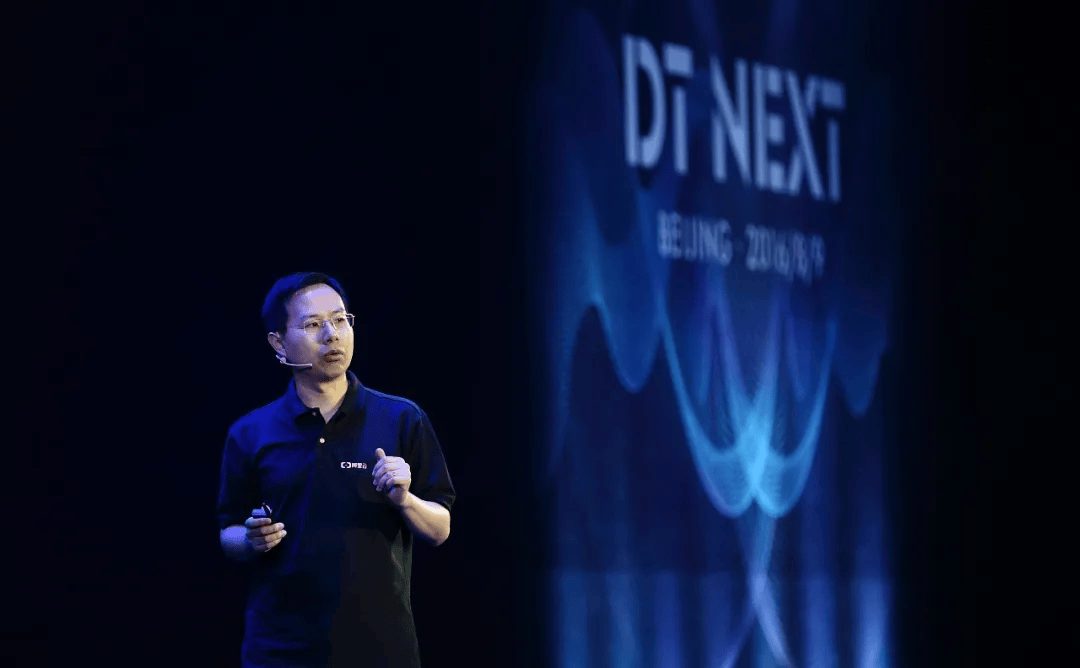 阿里“扫地僧”周靖人，站上火山口