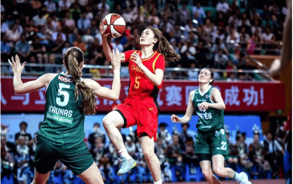 中国女篮第一美女，却也是表现最差的球员，她为何能进国家队？