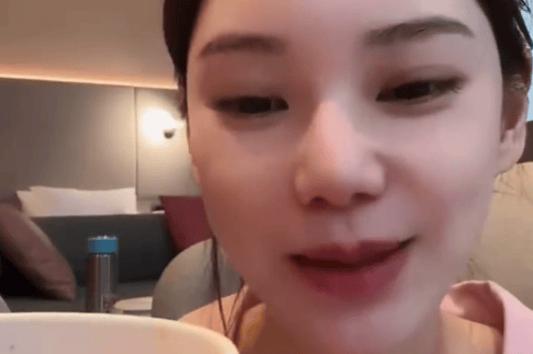 马筱梅直播辟谣代孕传闻：亲生骨肉不容污蔑