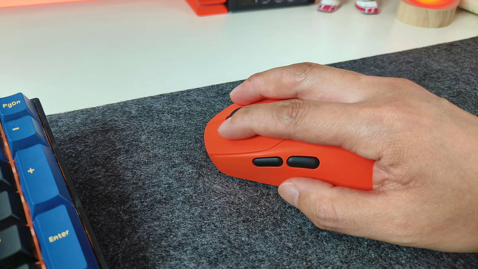 电竞鼠标界的性能怪兽组合：雷柏VT1+P5 PLUS焰影橙上手体验