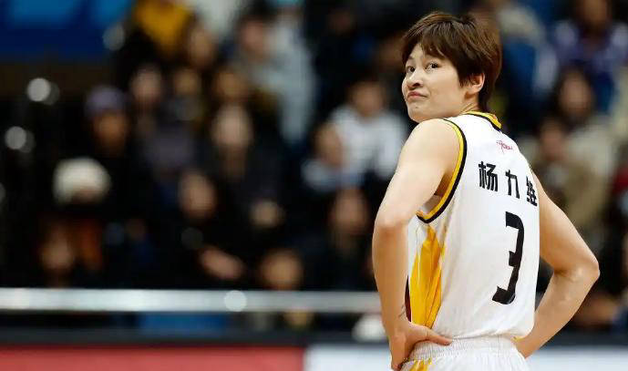 杨力维质疑女篮长期封闭集训，宫鲁鸣回应并确认继续备战计划，篮协全力支持