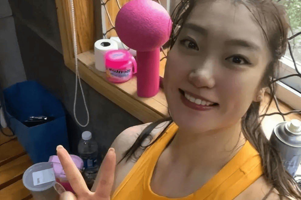 宫鲁鸣弃用李梦遭全网炮轰！她反手签下1400万天价合同，苏群点评扎心了