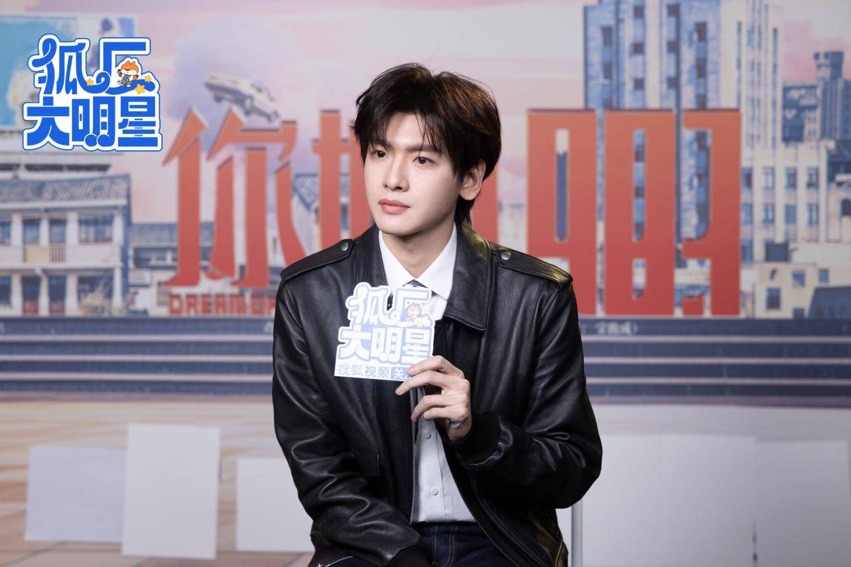 徽声在线专访｜翟潇闻赞周也“冷脸萌”会照顾人 谈角色出圈后戏约与突破