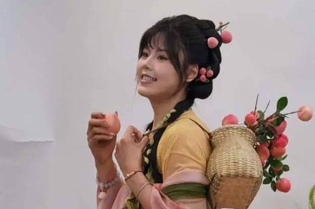 真好看！中国女篮核心社媒晒多张美照，颜值与气质并存，再冲WNBA