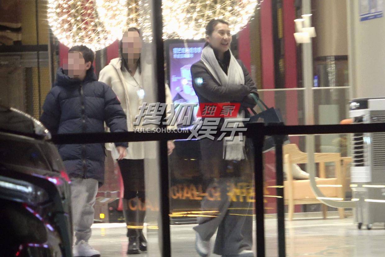 陈好家庭挚友聚会 笑容灿烂尽显温馨幸福