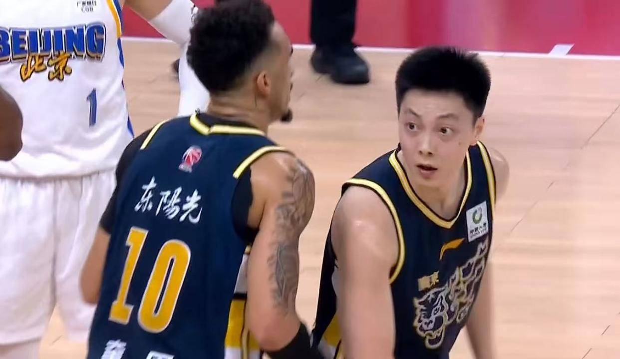 恭喜广东队！男篮内线国手有望加盟，保送杜锋躺进总决赛！