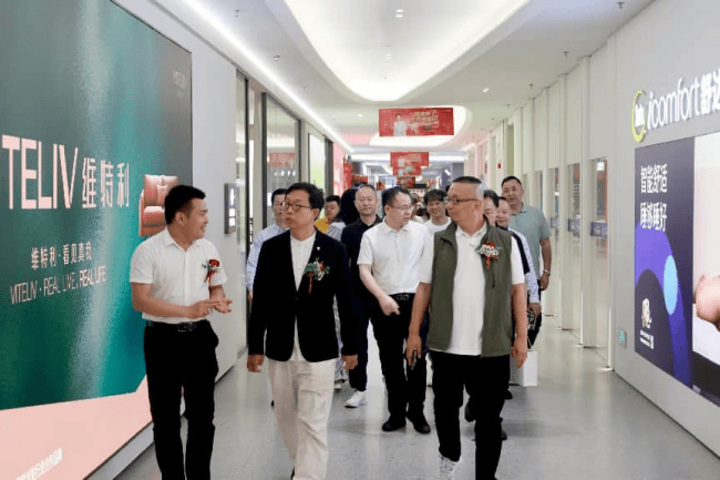 深圳市室内装饰行业协会十周年庆典启动仪式 暨第四届第一次理事会圆满落幕(图17) 深圳市室内装饰行业协会十周年庆典启动仪式 暨第四届第一次理事会圆满落幕(图17)