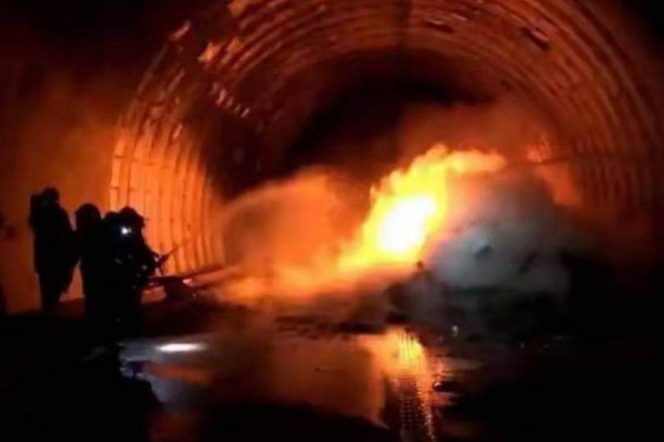 重庆万州铁峰山隧道可燃气体爆炸,致4死9伤,标段全面封停_施工_要人命_生命