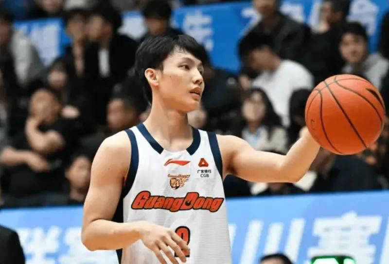 广东复仇江苏！徐杰胡明轩与三外援齐爆发，张皓嘉末节崛起，小崔表现低迷