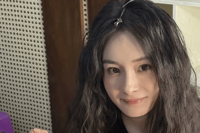 杨幂拼豆手作献礼 粉丝团“绿苑”二十周年庆典温情满满