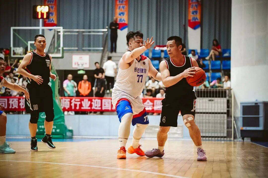 湘ba热潮里,衡阳这家律师家庭,父子三人爱球如命(图1)