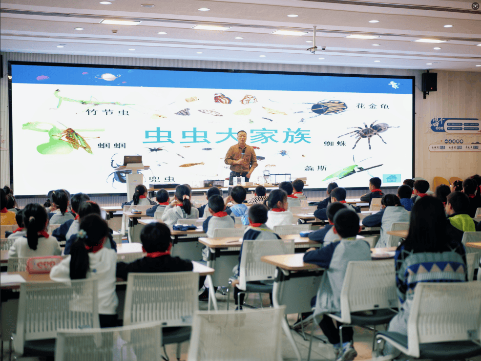 “自然不语”以“自然+动物”互动开辟青少年情绪疗愈新路径