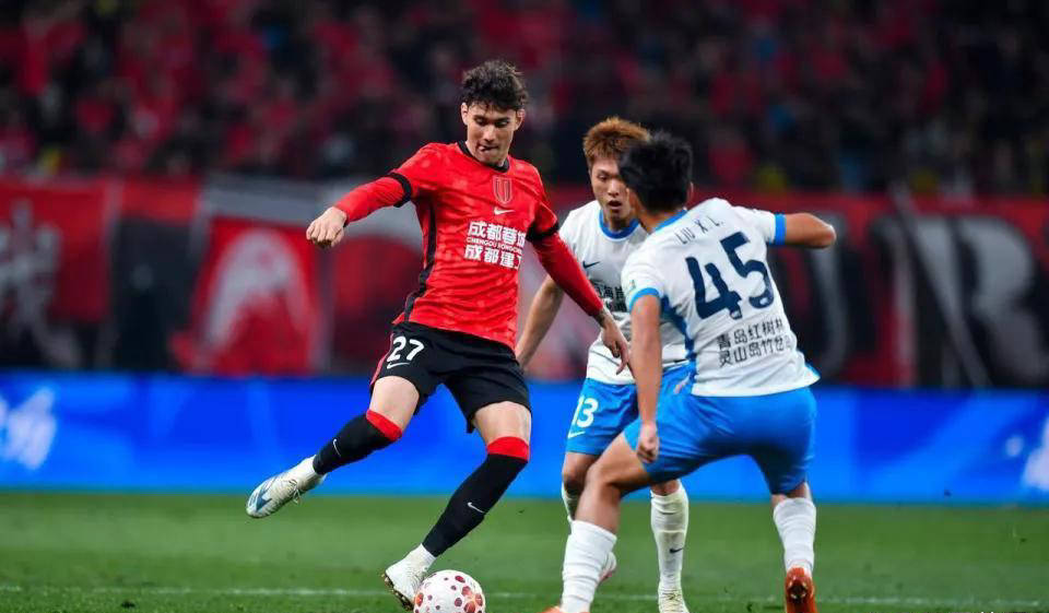 替补奇兵！23岁蓉城红星10分钟连造2球，国足半场制造2红牌成焦点