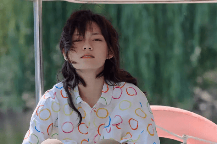 文淇拍戏感染就医遇尴尬：妇科检查遭恶意盘问且手法粗暴