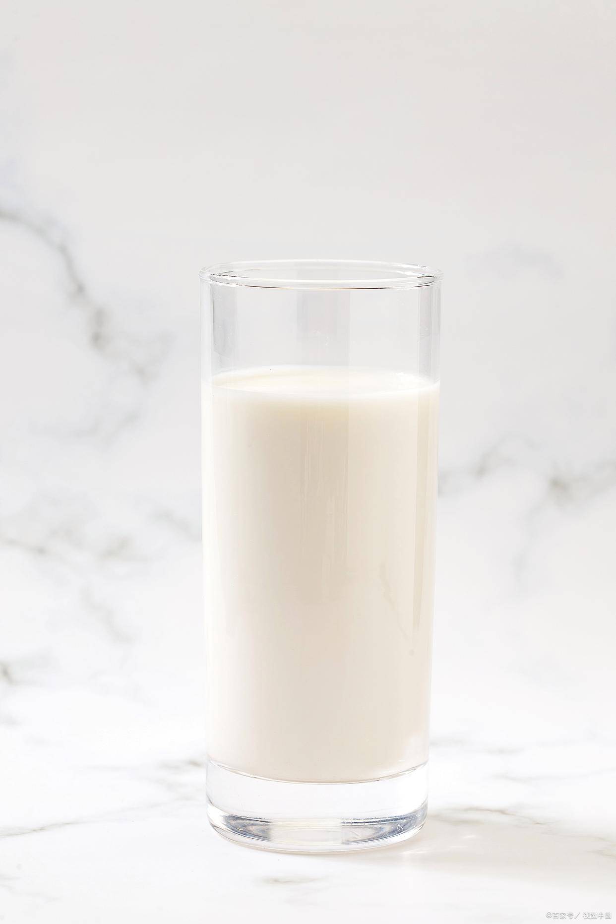简单粗暴点说巴氏奶像家里现包的饺子好吃但得赶紧吃;常温奶像超市