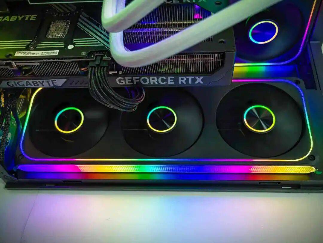 还好没盲目买,爱国者星璨辰Air实测:颜值散热双在线桌面小钢炮