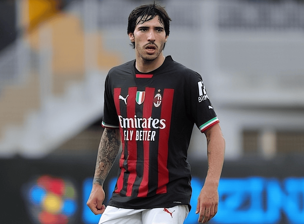 8000万镑！《米兰体育》评托纳利身价逻辑：纽卡君子协议生效，曼联成最大赢家