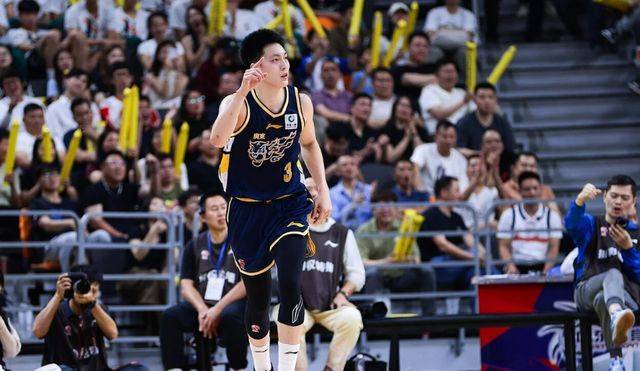 浙江广厦拒绝输球！全力击败广东宏远，布朗对位胡明轩，央视直播