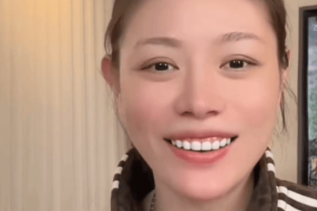 葛荟婕直播盛赞章子怡善良，离婚后仍带小苹果出游