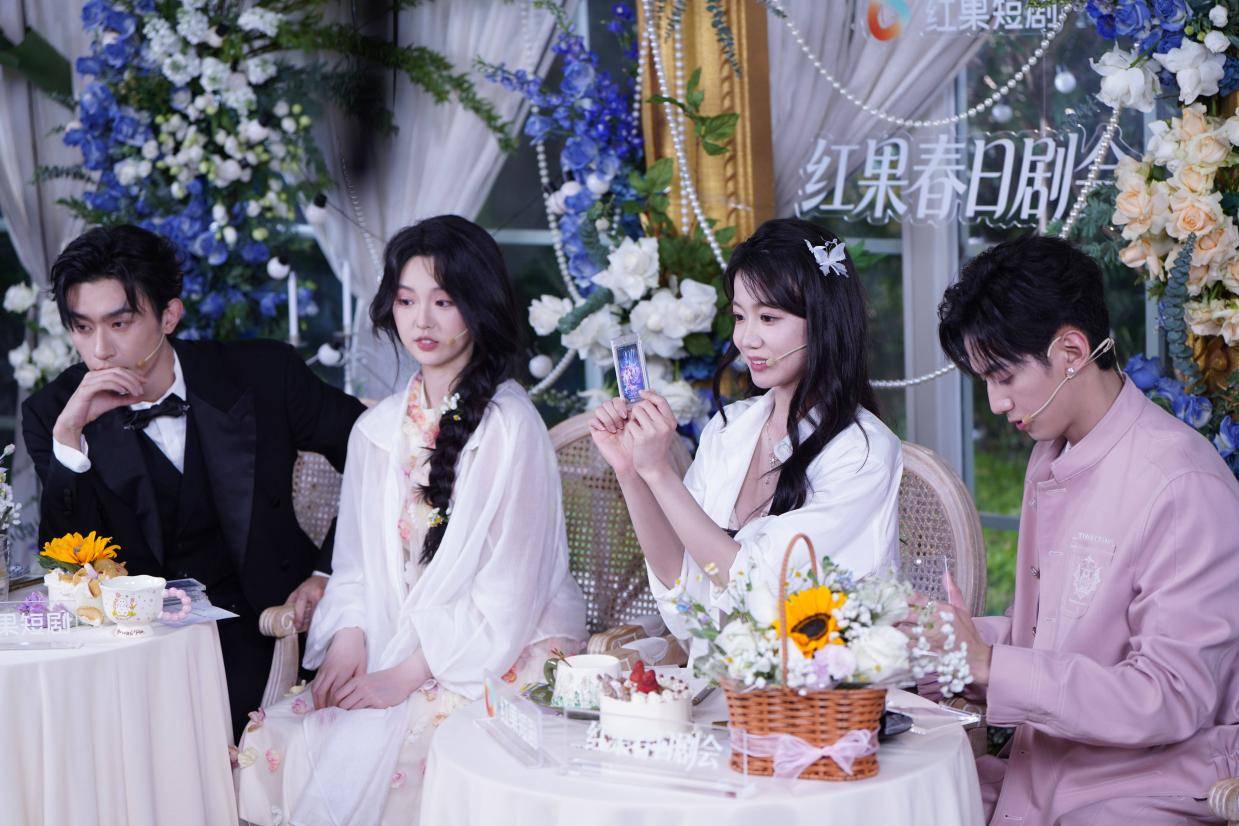 李柯以沉思梁雯晶业文齐聚宣传新剧 华尔兹开场甜蜜互动引爆全场