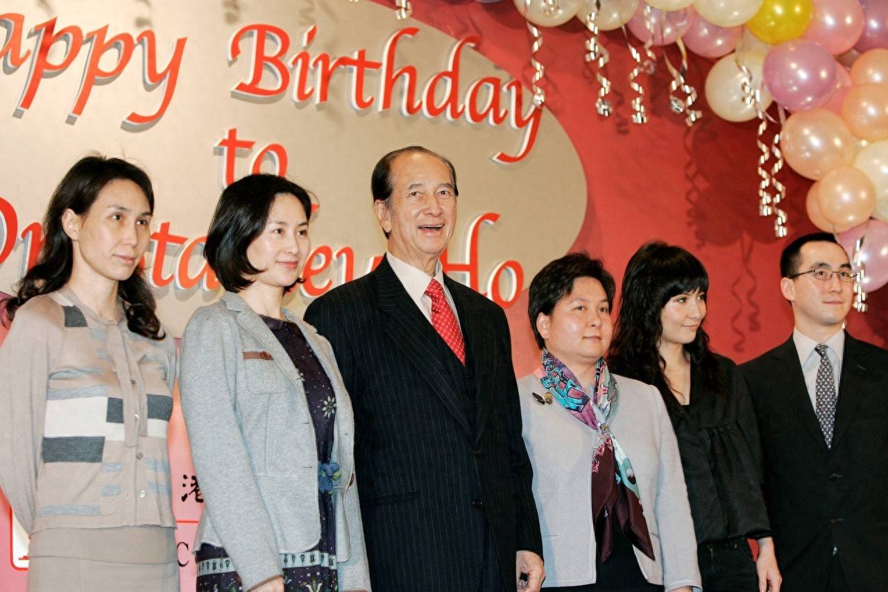何超琼妹妹何超蕸去世，原因曝光令人惋惜....